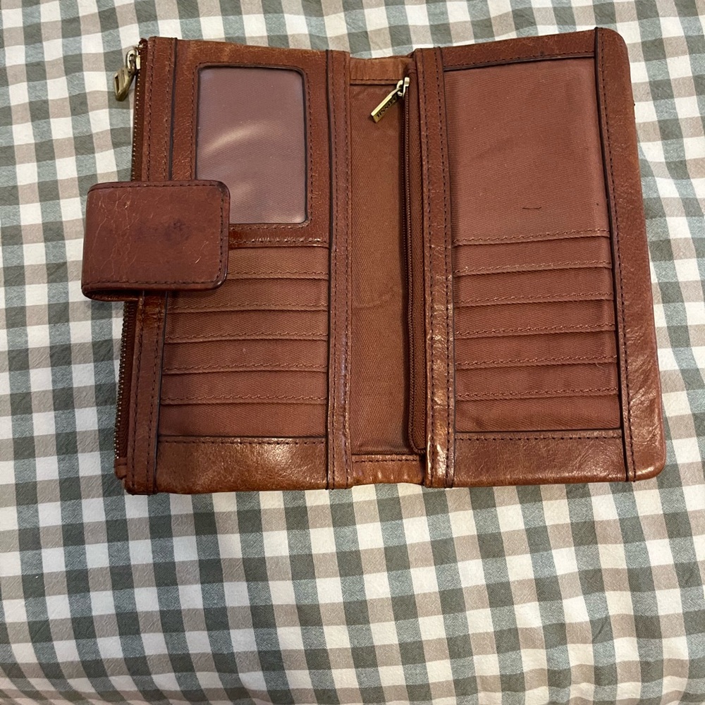 Fossil Chestnut Brown Leather Clutch Wallet - Picture 2 of 2